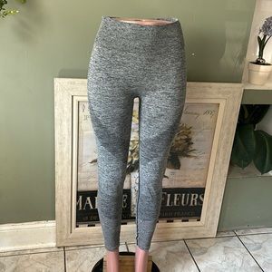 Pink vs seamless leggings